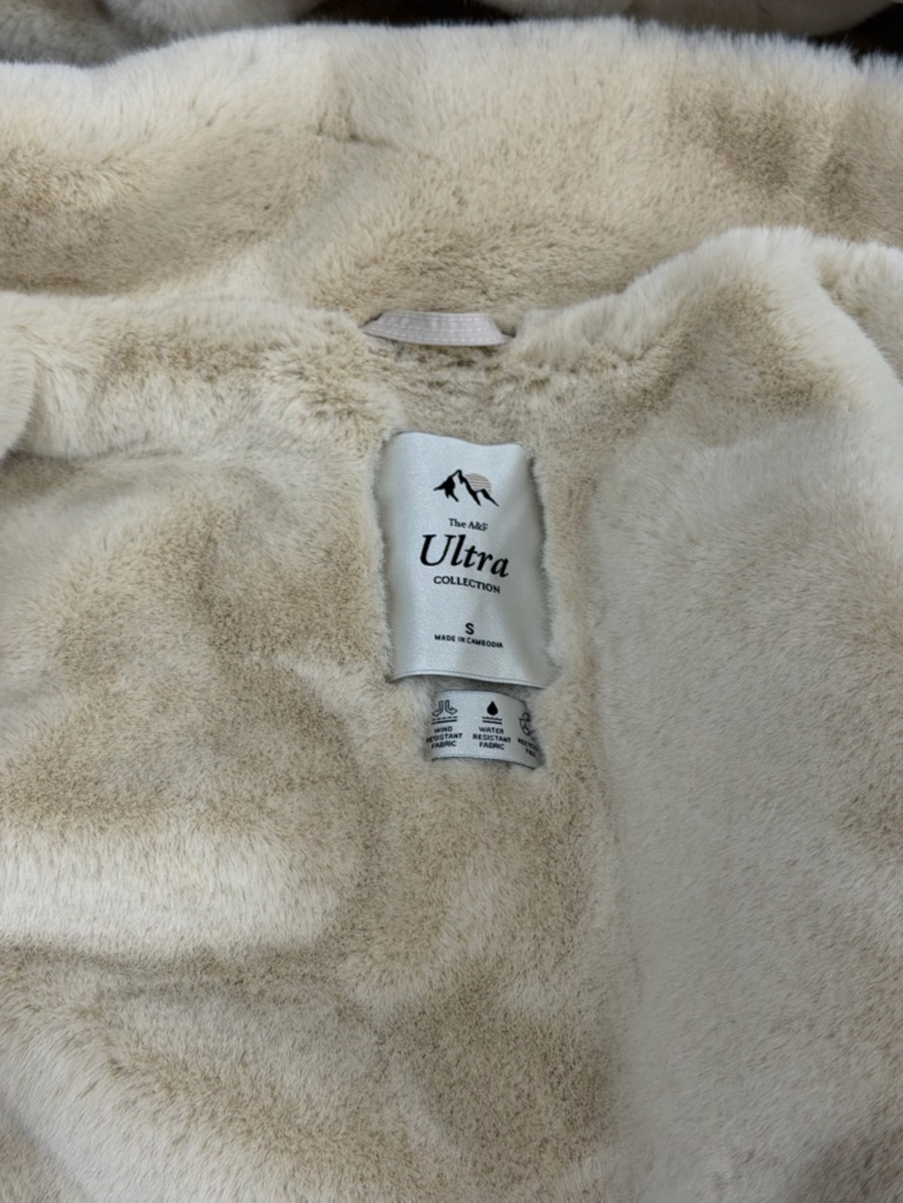 Woolrich Cream Hooded Puffer Coat with Faux Shearling - Picture 2 of 2